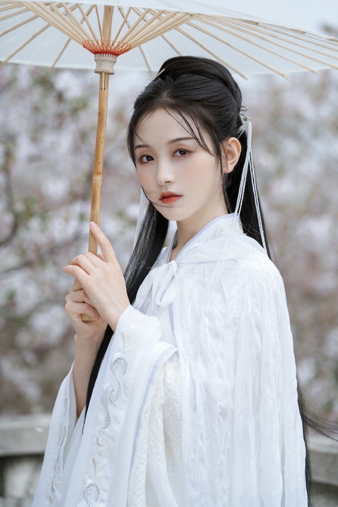 轻量色调下的古装